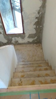 階段　エコカラット施工前解体